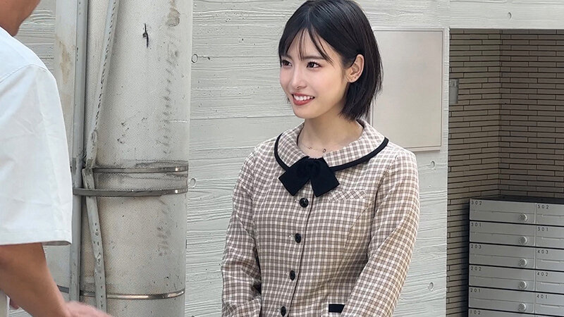 街で働くかわいい女の子をガチナンパ＆その場でガチ本番交渉！真面目そうに見える制服系お姉さん！なんか普通に仕事してます感出てますがエロオーラ全開のムンムンビームの方が溢れ出てますよ！ サンプル 1