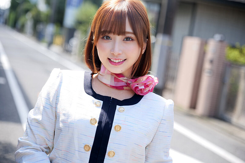 街で働くかわいい女の子をガチナンパ＆その場でガチ本番交渉！真面目そうに見える制服系お姉さん！なんか普通に仕事してます感出てますがエロオーラ全開のムンムンビームの方が溢れ出てますよ！ サンプル 6