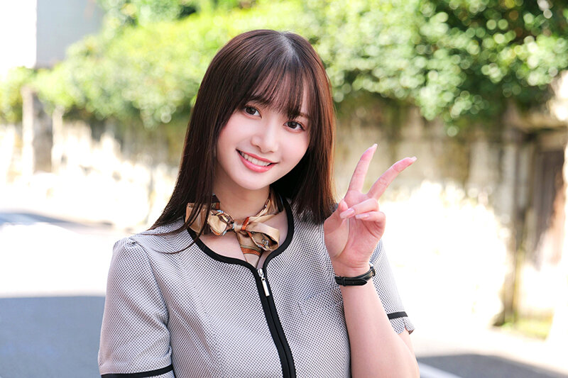 街で働くかわいい女の子をガチナンパ＆その場でガチ本番交渉！真面目そうに見える制服系お姉さん！なんか普通に仕事してます感出てますがエロオーラ全開のムンムンビームの方が溢れ出てますよ！ サンプル 8