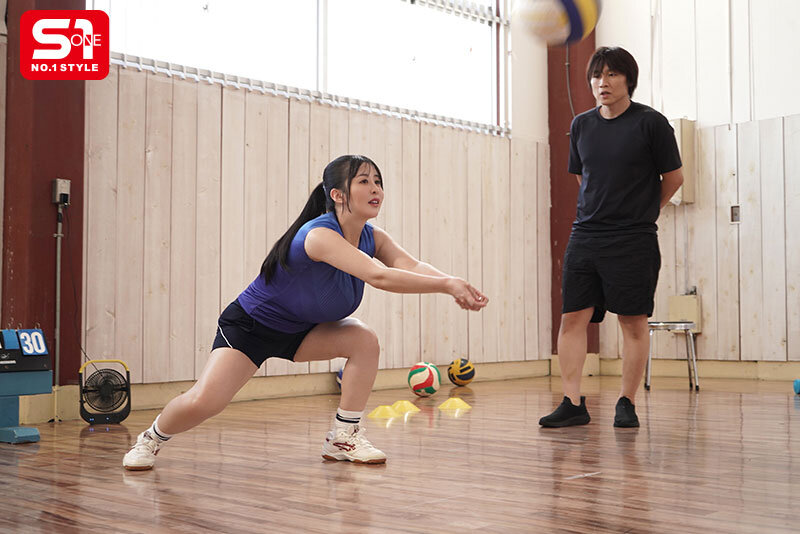 無防備誘惑Kcupアスリートの汗だく肉弾SEX ユニフォーム脱いだらびっくりおっぱい！！ 神楽ももか サンプル 6
