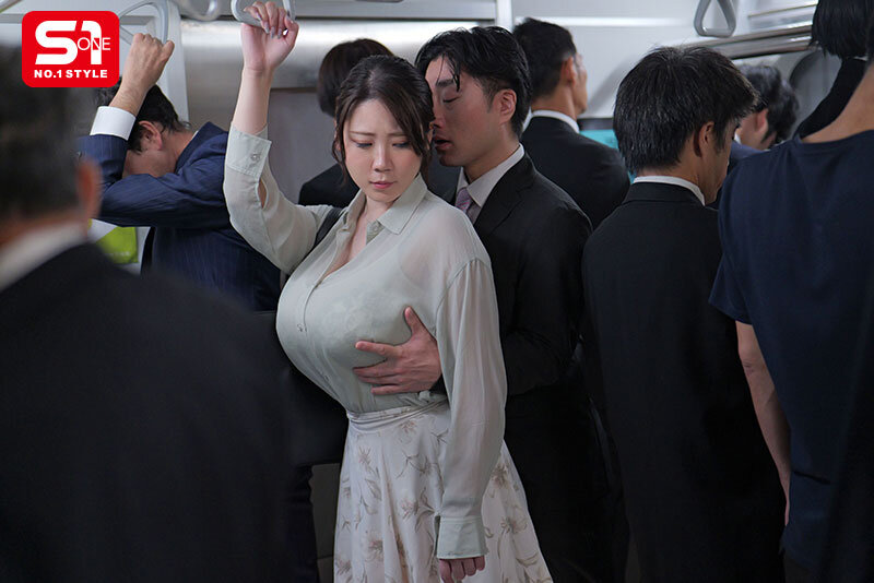 混み合った終電― 酔って緩い感じのOL― 偶然に触れたKカップ― もう我慢できずにメチャクチャ痴●しまくったら…まさかの俺のテクの虜に。 みなみ羽琉 サンプル 2