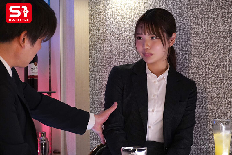 押しに弱い空気読み就活生はセクハラも肉体関係もされるがまま…社内で、営業先で、こっそりヤラれ続けた新社会人の性処理業務。 中森心々奈 サンプル 1