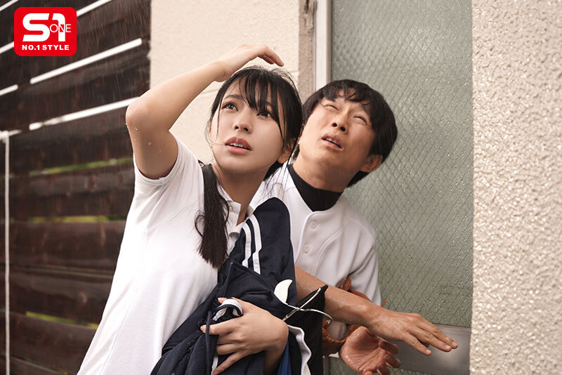 野球部員と美少女マネージャーがゲリラ豪雨で帰れず部室で二人きり… 濡れ透けたカラダに勃起した思春期ペニスを優しく何発も射精ケアする。 浅野こころ サンプル 3