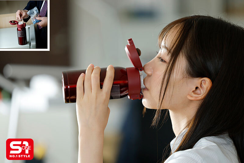 顔採用の新人OLは大嫌いなセクハラ上司に7日間こっそり媚薬を盛られ出張同行日にムラムラ爆発！キモいペニスが欲しくてたまらない。 三田真鈴 サンプル 2
