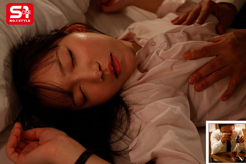 顔採用の新人OLは大嫌いなセクハラ上司に7日間こっそり媚薬を盛られ出張同行日にムラムラ爆発！キモいペニスが欲しくてたまらない。 三田真鈴 サンプル 5