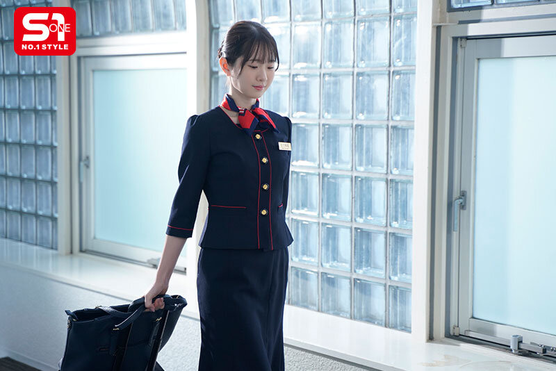 スレンダーな新人CAが巨漢クレーマーに犯●れ、心壊れ、肉オナホと化した後に… マ●コが極太ペニスに馴染んできてあり得ないほどイキまくった。 白上咲花 サンプル 1