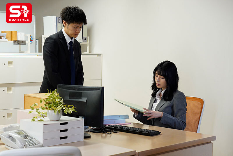 美人上司と愛妻家の僕、同じ部屋でベッドはひとつ。朝まで搾り尽くされた出張先NTR相部屋 金松季歩 サンプル 1