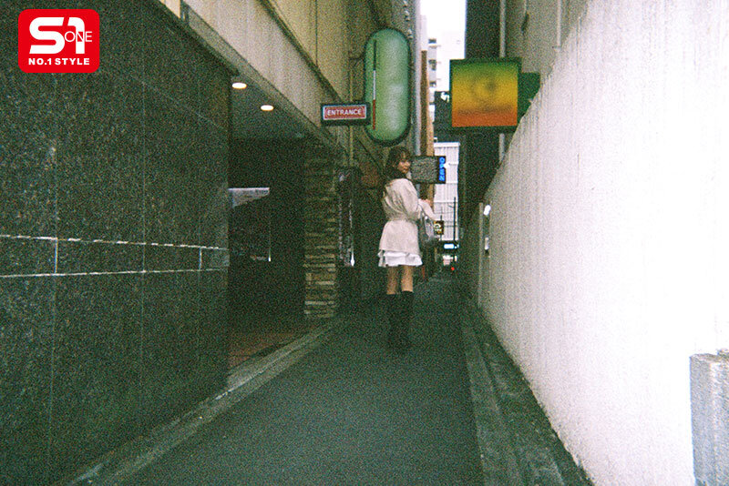金と時間と性欲がある若妻アリスさん（23歳）のラブホ4軒はしご不倫 花アリス サンプル 1
