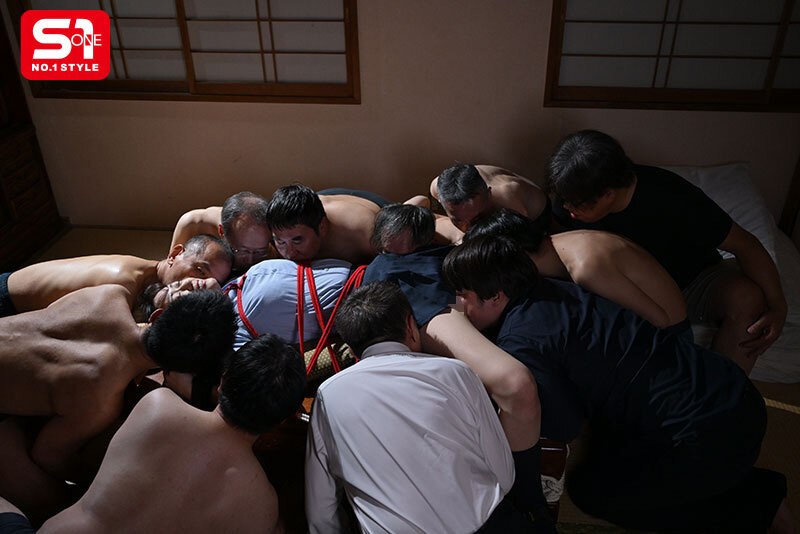 高身長の貧困女学生は小さいおじさん達に群がられ貪られ春を売る。 明日葉みつは サンプル 7