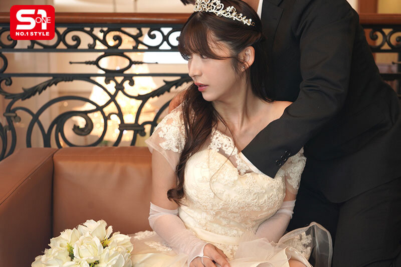 結婚式間近の花嫁、新郎との愛あるSEXよりも男性ウェディングプランナーから無理やり犯●れるほうがま●こビチャ濡れでイキまくる。 七ツ森りり サンプル 1