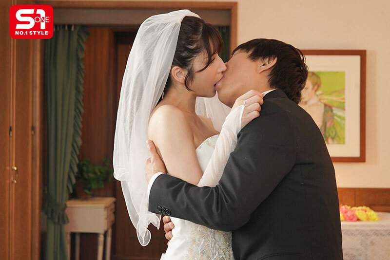 結婚式間近の花嫁、新郎との愛あるSEXよりも男性ウェディングプランナーから無理やり犯●れるほうがま●こビチャ濡れでイキまくる。 七ツ森りり サンプル 4