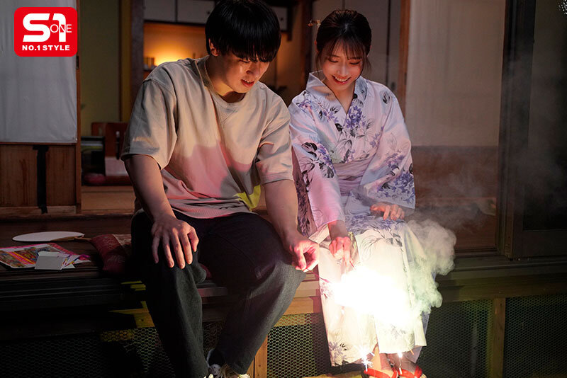 8月26日 花火大会の夜 ずっと両片想いだった僕らは結ばれ 十数年分の’好き’をぶつけ合うように身体を貪り合った 河北彩伽 サンプル 10