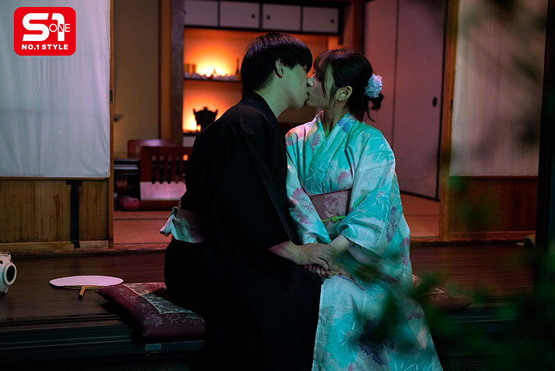 8月26日 花火大会の夜 ずっと両片想いだった僕らは結ばれ 十数年分の’好き’をぶつけ合うように身体を貪り合った 河北彩伽 サンプル 9