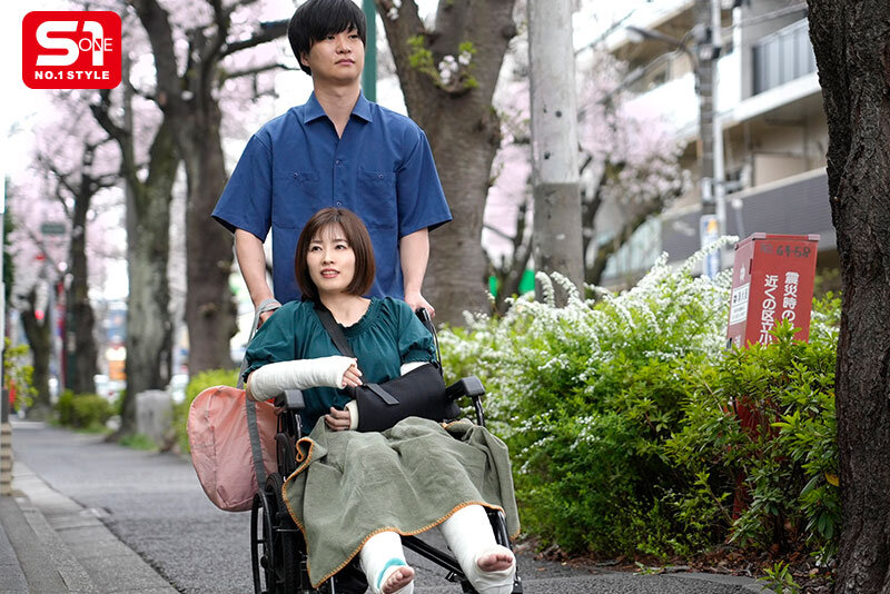 両手両足ケガした人妻が旦那の弟から下心丸出しで介護される話 奥田咲 サンプル 2