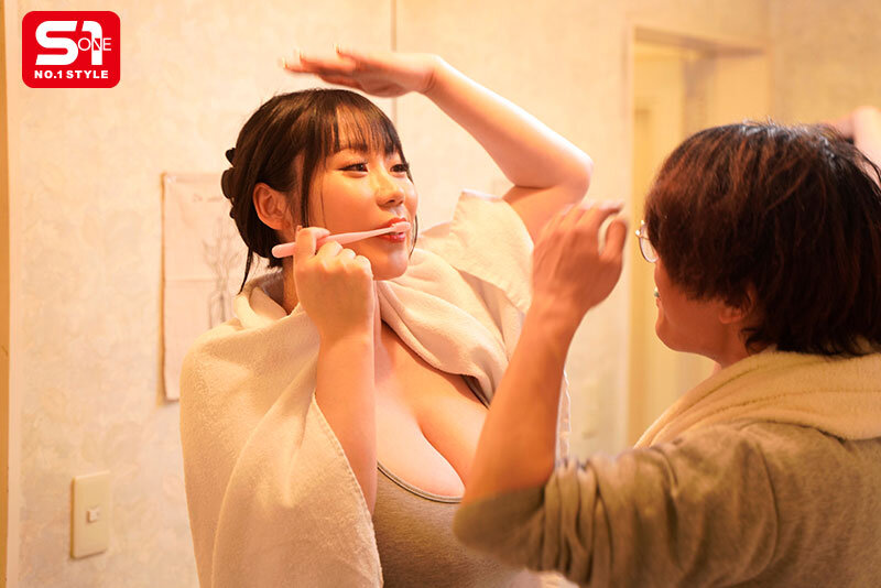 平日午後3時。私は「妻」を脱ぎ捨てた。際どいマッサージは不倫になりますか？ みなみ羽琉 サンプル 2