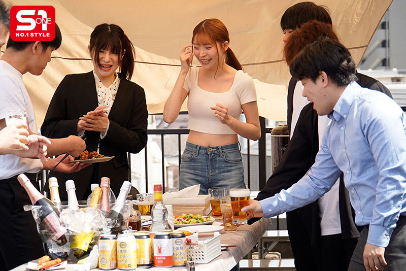 会社バーベキューであれよあれよと社員全チ●ポに股を開いちゃう…お酒で激チョロOL（しかも既婚者） 笹倉彩 サンプル 1