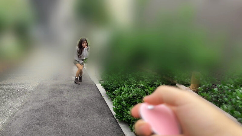 リモバイ発動中にベロキス発情したあやさんは潮吹きして中出しして痙攣中 野外デートでリモバイ接吻しまくったらガクブル中出しSEX 小那海あや サンプル 2