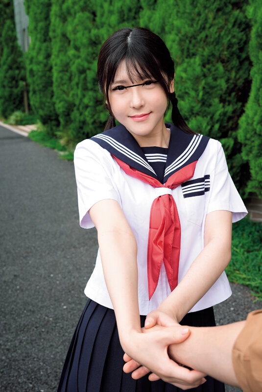 おじさん、私とエッチしませんか？出会ってすぐのキス好きセーラー服美少女即ハメ中出し性交 サンプル 1