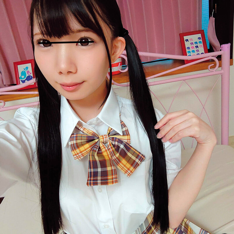 部屋投稿 お家に誰も居ない日を狙って直帰！こっそりパイパンJ●自画撮りオナニー