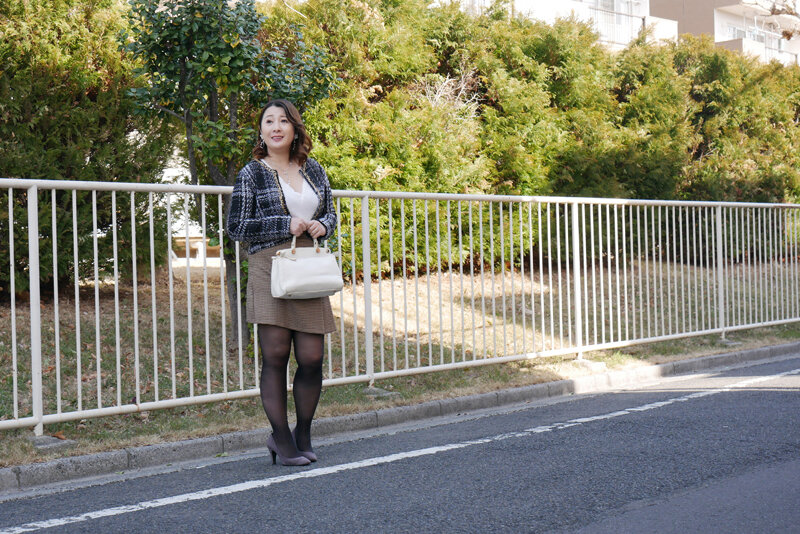 「立ちんぼ妻」 B級熟女 きりえ43歳 サンプル 1