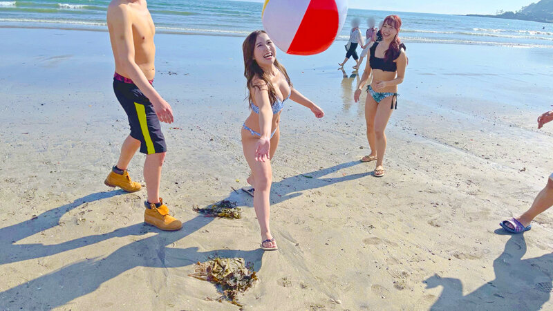 夏だ！海だ！SEXだ！！水着で解放的になった素人美女とズッコンバッコンぶっかけ中出しパーティ30人8時間 サンプル 2