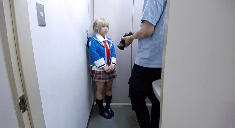 【小さなカラダでデカパイGカップ】超逸材ミニマム140cm台レイヤーおじさん全員と唾液交換長時間DキスでドM完全覚醒【連続喉奥イラマえずき汁噴射＆絶叫イキっぱなしパワーピストン】最高パイズリ狭射セックス6P大乱交 サンプル 1