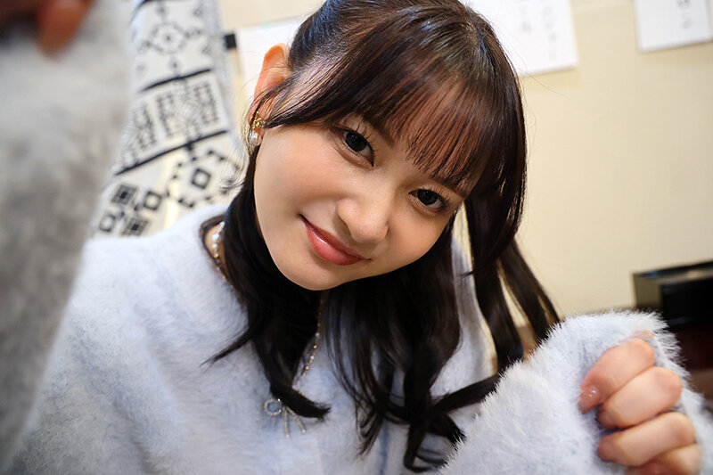 サッカー番組で大人気！同じテレビ局で働く幼馴染のキャスターが週刊誌にすっぱ抜かれた！僕が最初に好きだったのに（BSS）、実はサッカー選手やプロデューサーと誰とでも寝るただのヤリマンで、、、 静河 サンプル 10