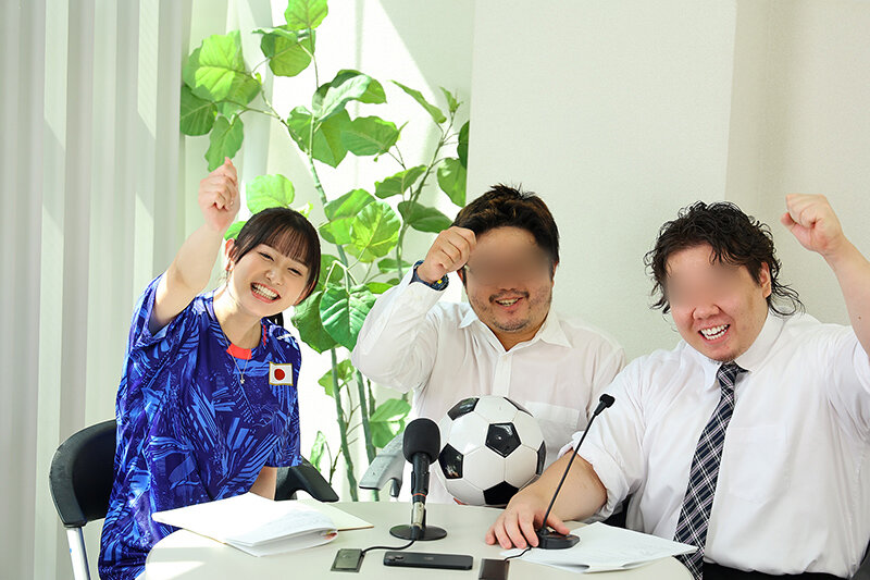 サッカー番組で大人気！同じテレビ局で働く幼馴染のキャスターが週刊誌にすっぱ抜かれた！僕が最初に好きだったのに（BSS）、実はサッカー選手やプロデューサーと誰とでも寝るただのヤリマンで、、、 静河 サンプル 2