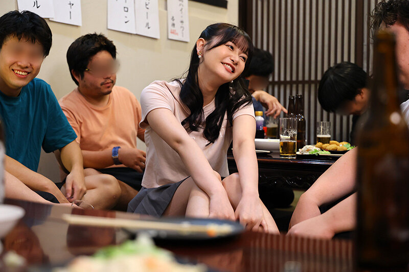 サッカー番組で大人気！同じテレビ局で働く幼馴染のキャスターが週刊誌にすっぱ抜かれた！僕が最初に好きだったのに（BSS）、実はサッカー選手やプロデューサーと誰とでも寝るただのヤリマンで、、、 静河 サンプル 5