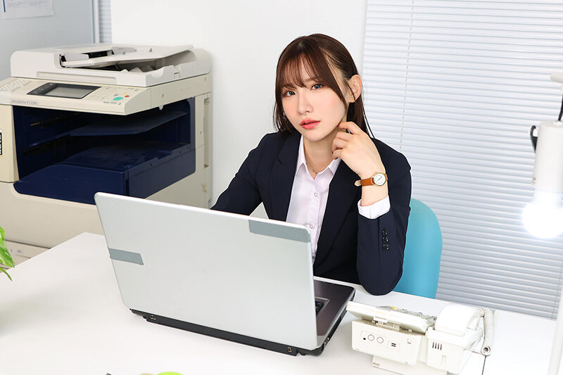 【VR】【8K VR】いつもストレスのはけ口として罵倒され脚でイカされハメられる僕 美脚後輩OL にあさん サンプル 2