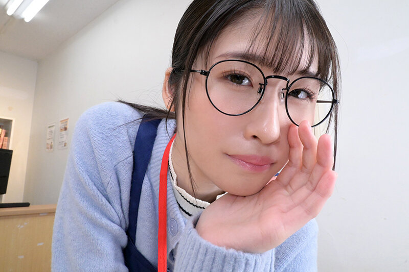 【VR】【8K VR】【地味眼鏡】の図書館司書は脱いだらめちゃシコドスケベセフレ 沙月ふみの サンプル 4