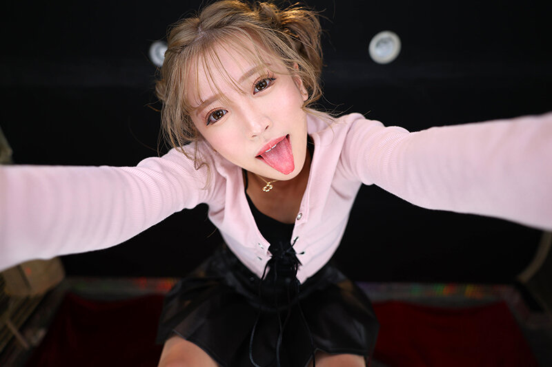 【VR】【8K VR】超天井特化JOI！トロ甘イジワルSギャルに圧迫見下ろしされながら、淫語交じりの淫靡手コキ×濃蜜フェラ×ヌチュクチュ密着騎乗位でエンドレス射精管理されちゃえ！ 小那海あや サンプル 2