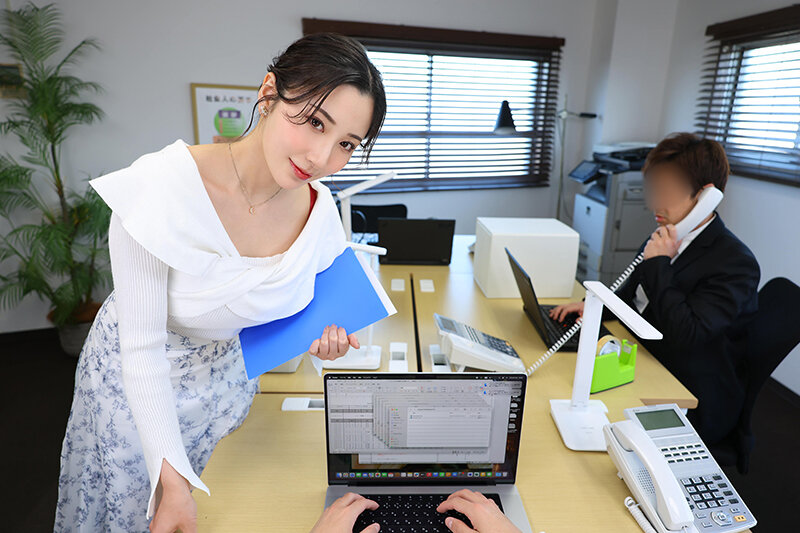 【VR】【8K VR】僕が夜通し仕事に没頭できるのは、漫画BODYな女上司が、みんなが帰った後に超天井特化アングル‘よしよーし‘おっぱい吸い杭打ちピストンで無限に射精させられるから。北野未奈 サンプル 3