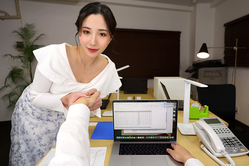 【VR】【8K VR】僕が夜通し仕事に没頭できるのは、漫画BODYな女上司が、みんなが帰った後に超天井特化アングル‘よしよーし‘おっぱい吸い杭打ちピストンで無限に射精させられるから。北野未奈 サンプル 4