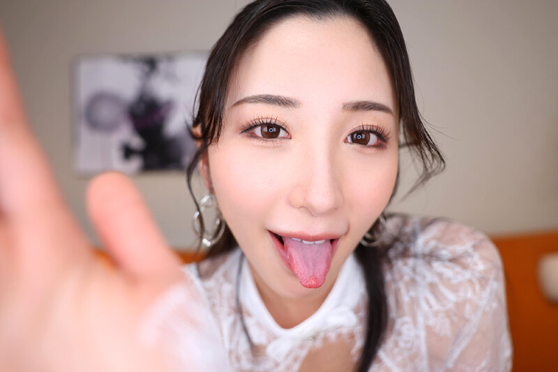 【VR】【8K】ずっとゼロ距離で美女に見つめ続けられながら手コキ＆フェラチオで口内射精が止まらないVR サンプル 10