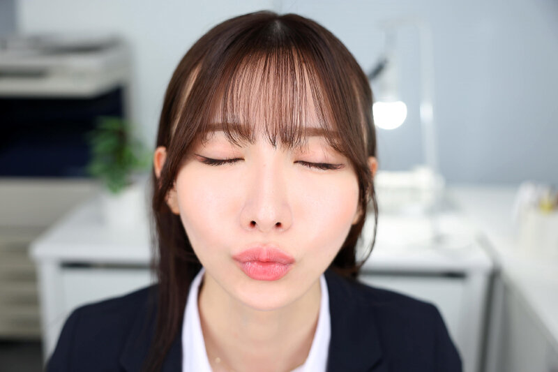 【VR】【8K】ずっとゼロ距離で美女に見つめ続けられながら手コキ＆フェラチオで口内射精が止まらないVR サンプル 2