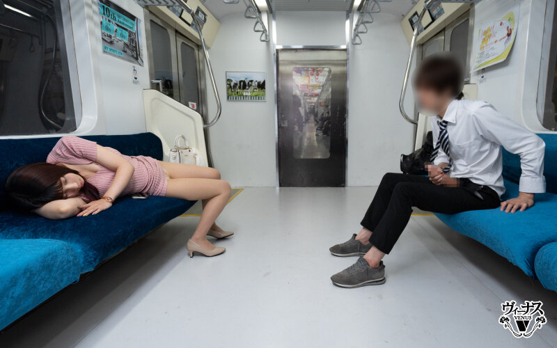 最終電車でパンチラしていた嫁の義姉さんは勃起した僕に気付いて誘惑しはじめた 安位薫 サンプル 3