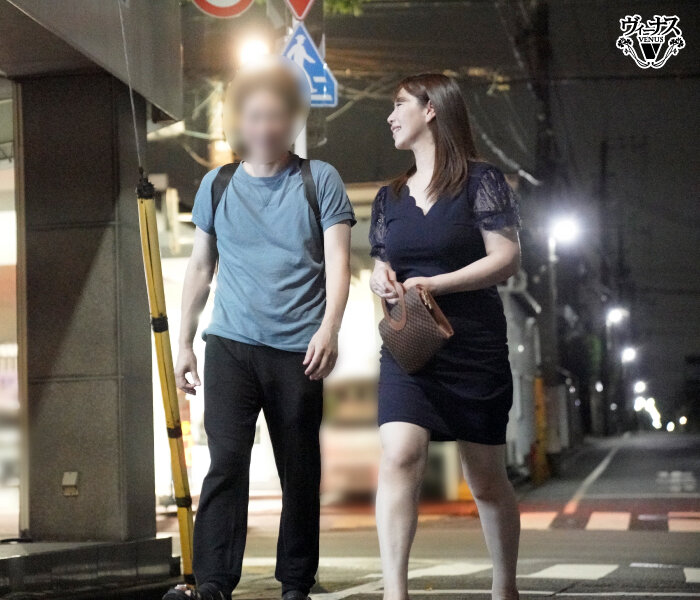 打ち上げ飲み会帰り相部屋NTR 旦那の愚痴を聞いてくれる優しいバイト君（隠れヤリチン）と私（夫は出張中で欲求不満）が中出しセックスしまくった夜 翔田千里 サンプル 3