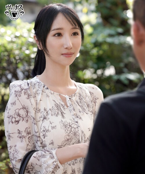 バイト先で働く美しい人妻を家に連れ込み中出しセックス 小野坂ゆいか サンプル 3