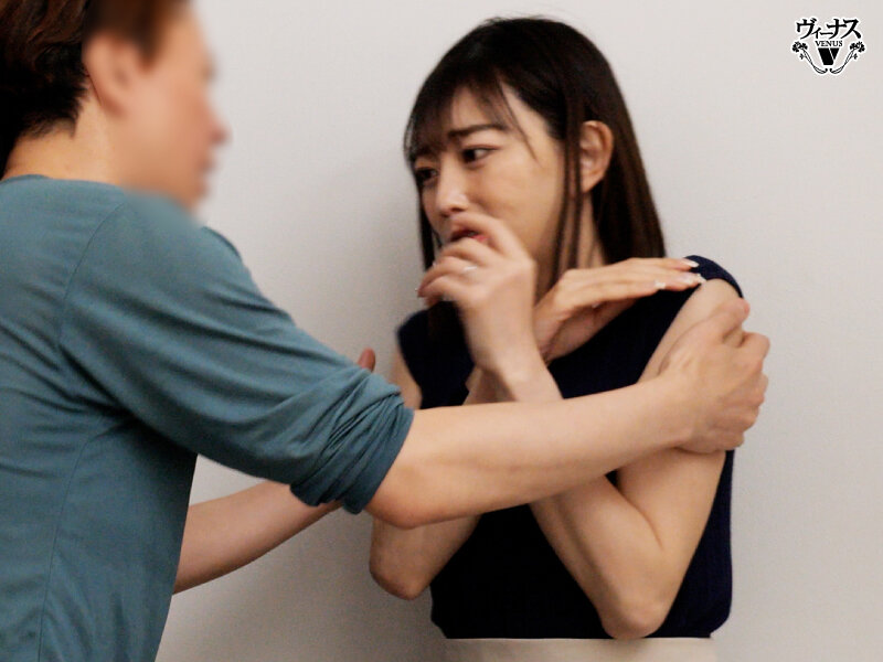 僕の前では清楚な妻が隣人の中出し肉便器になっていた 蒼山愛奈 サンプル 4
