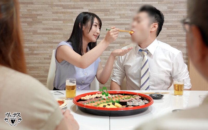 社内一キレイな先輩女子が早く結婚しろとうるさい両親を安心させるために恋人のフリを頼んだ後輩男子と実家に行ったら中出しセックスするハメに…何度もイカされて本当に好きになっちゃった 雪代一鳳 サンプル 4