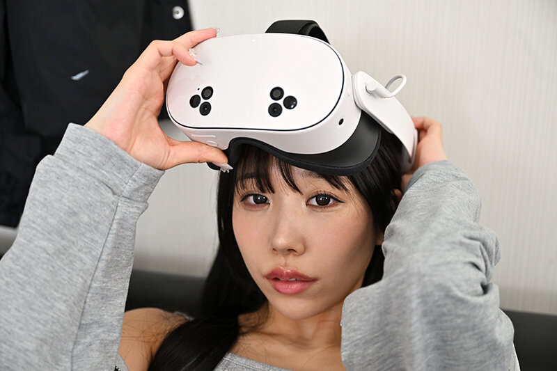 【VR】俺の部屋で勝手にVR動画を見てオナってる姉貴をそのままイカせてヤッた 尾崎えりか サンプル 7