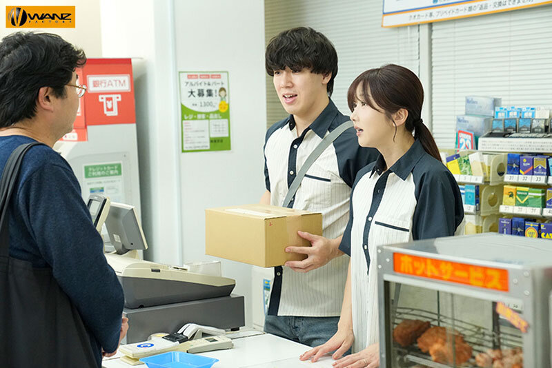 「こんな年上でいいの…？」女としての自信を失っていた美人妻は一途なバイト男子との不倫中出しに溺れた 大槻ひびき サンプル 1