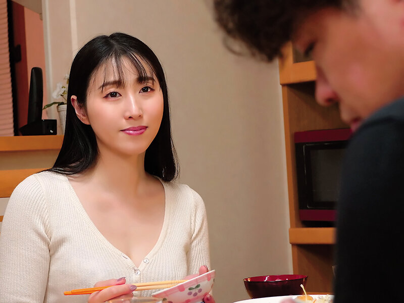 嫁との喧嘩で溜まりまくった欲求不満をカラダで受け止めてくれるイヤらしい腰つきの沼らせ義母 藤咲紫 サンプル 1