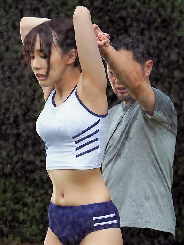 合宿中ゲリラ豪雨で全身ビショビショになった陸上部員は濡れて敏感になった透け乳首をセクハラ監督に弄られ続けチクイキ女子ランナーに仕立て上げられた 白石もも サンプル 2