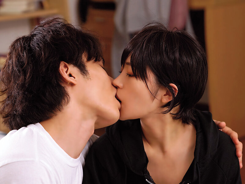 【椿りかの男装コスSEX】外見も性格も男っぽいショートカットのボクっ娘は隠れ巨乳のむっつりスケベで男友達とイカせ合いゲームでヤリまくりハメまくり！ サンプル 2